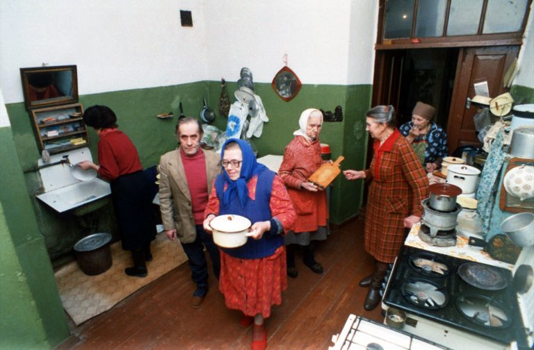 Освободилась комната в коммунальной квартире в городе Москве: что делать?