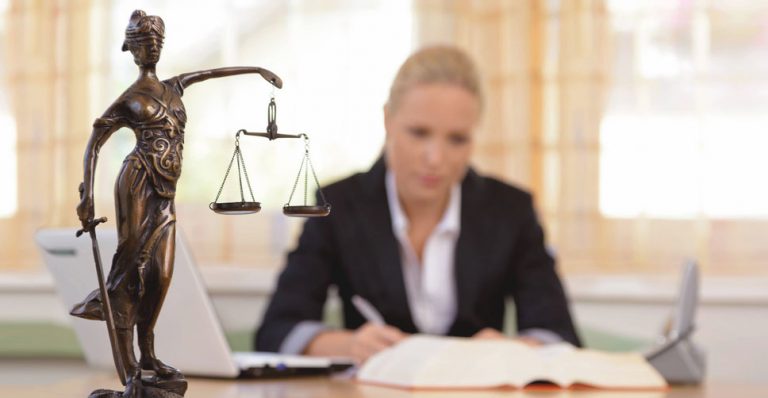 Кредитный адвокат или юрист: какой специалист нужен вам?: кого выбрать?