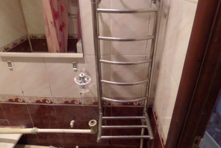 Прорвало полотенцесушитель: кто виноват и кто отвечает?