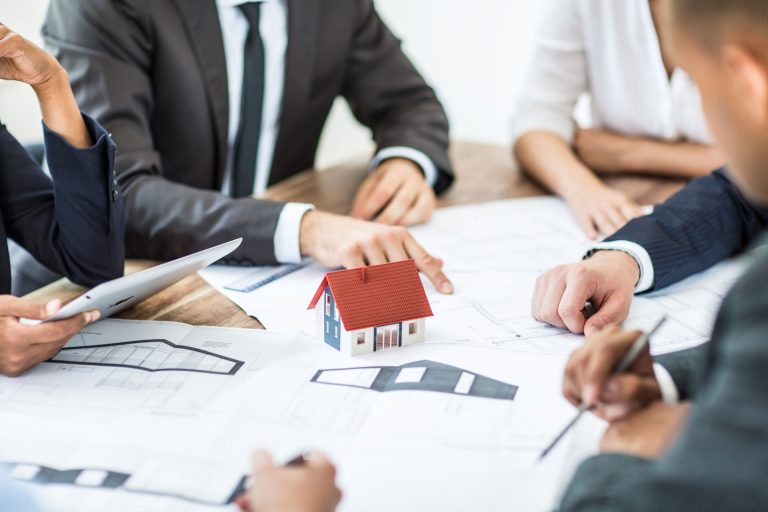 Юристы и адвокаты по спорам с застройщиками и сопровождению сделок: консультации